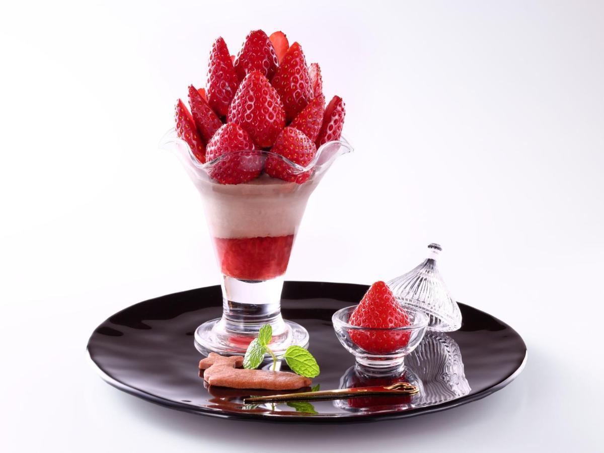 Hotel Nikko Нара Экстерьер фото A strawberry parfait